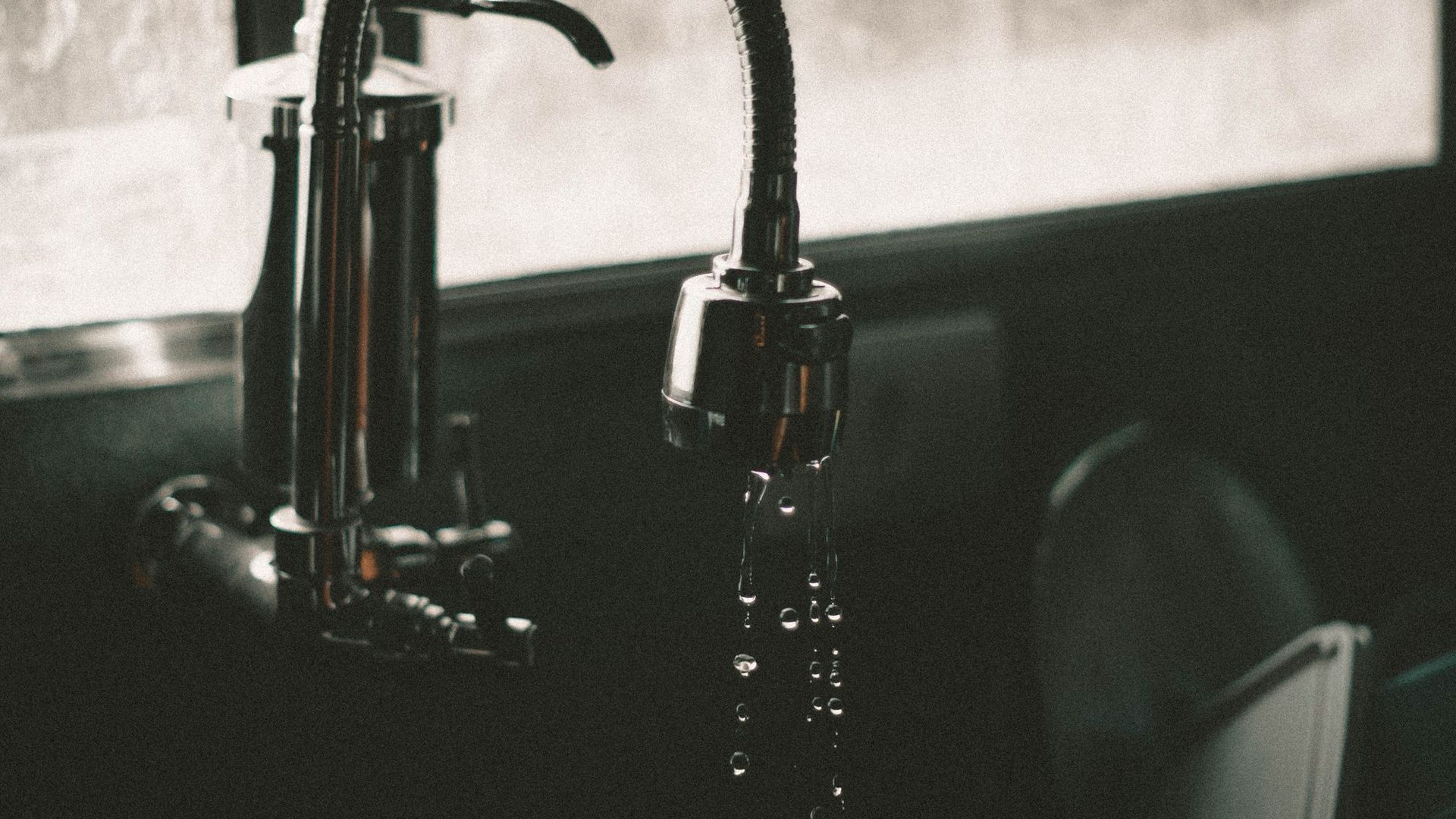 Kitchen faucet running clean water